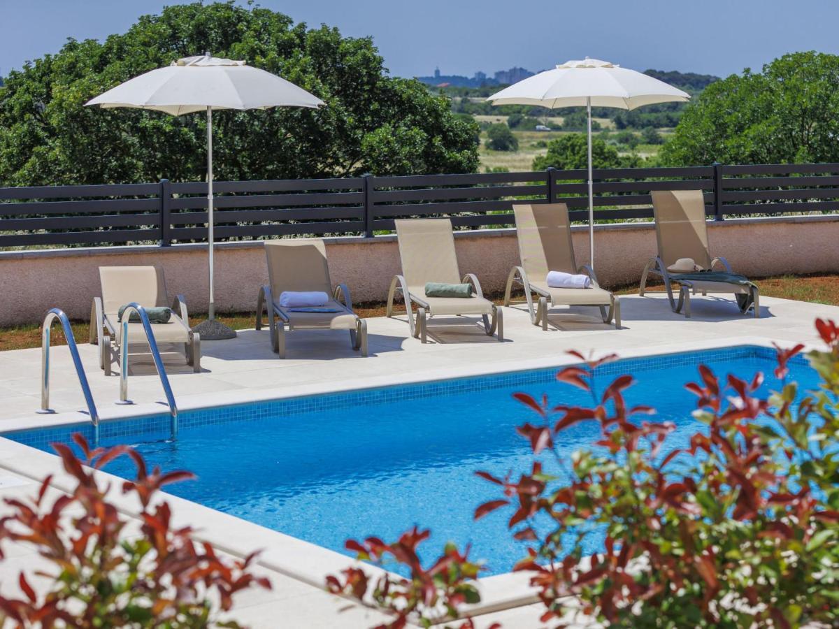 Holiday Home Villa Dora By Interhome Pula Exterior photo
