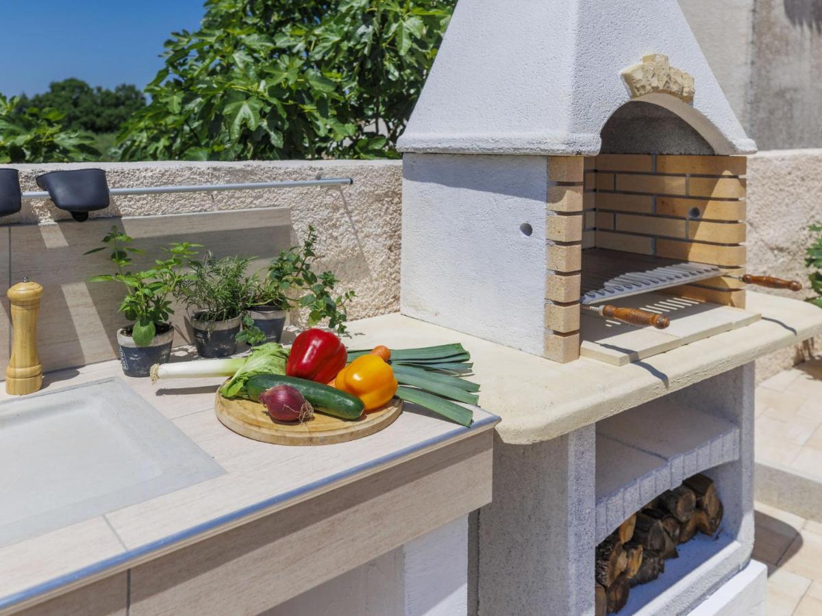 Holiday Home Villa Dora By Interhome Pula Exterior photo